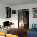 Quiet Near The Marais Balcony Apartment *