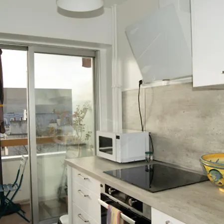 Quiet Near The Marais Balcony パリ