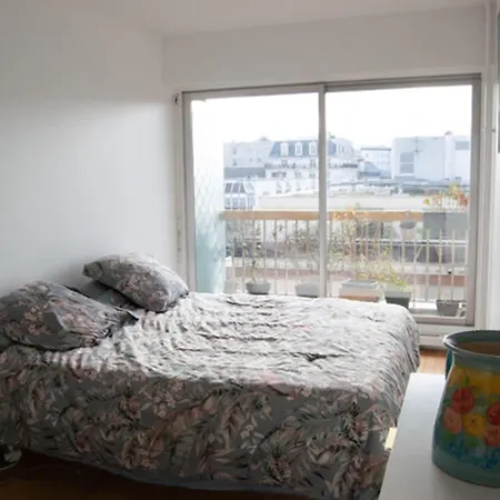 Quiet Near The Marais Balcony パリ