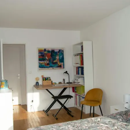 アパート Quiet Near The Marais Balcony パリ