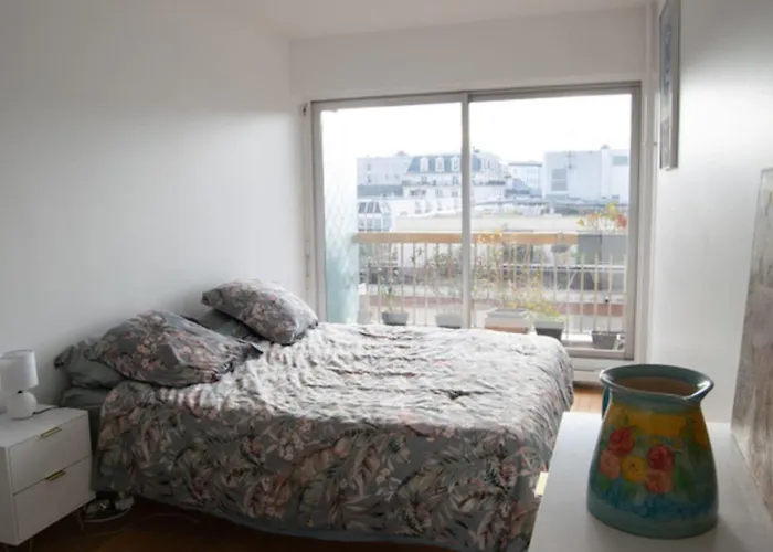 Quiet Near The Marais Balcony パリ