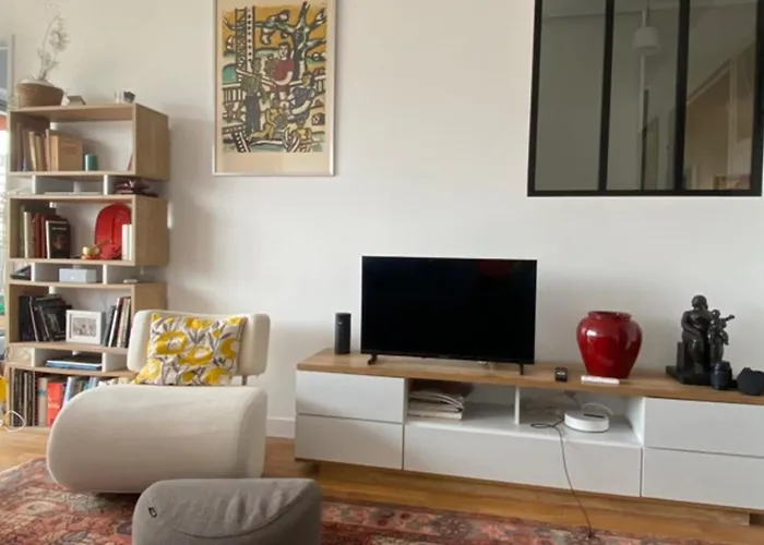 Quiet Near The Marais Balcony * パリ